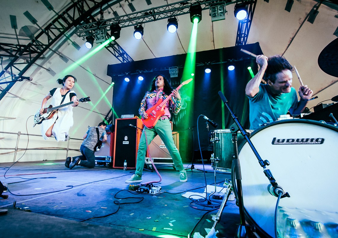 Deerhoof – Plastic Thrills