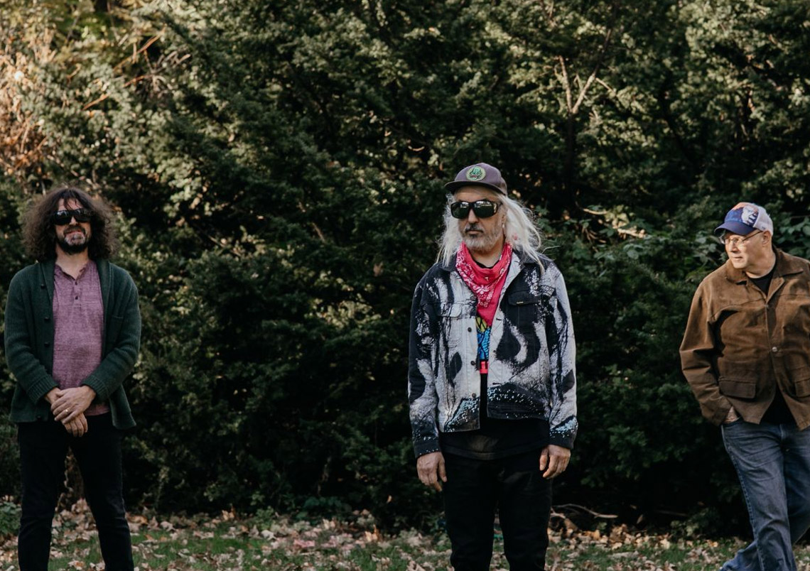 Dinosaur Jr. – I Ran Away