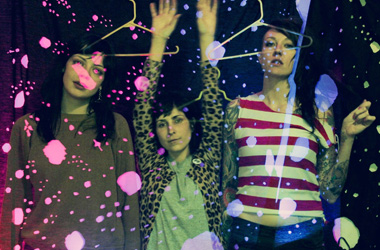 The Coathangers – Follow Me