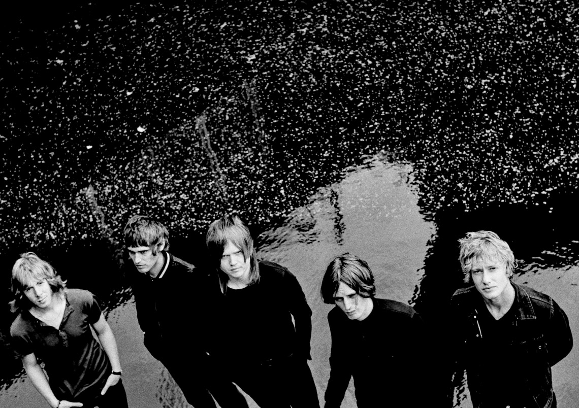 Toy – Happy In The Hollow